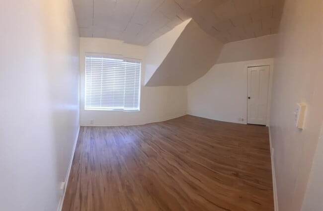 Building Photo - 1114 9th Ave SE