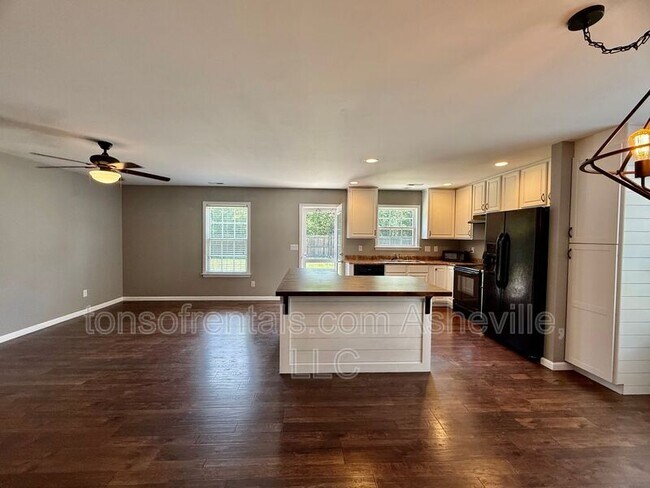 Building Photo - 210 Mud Creek Rd
