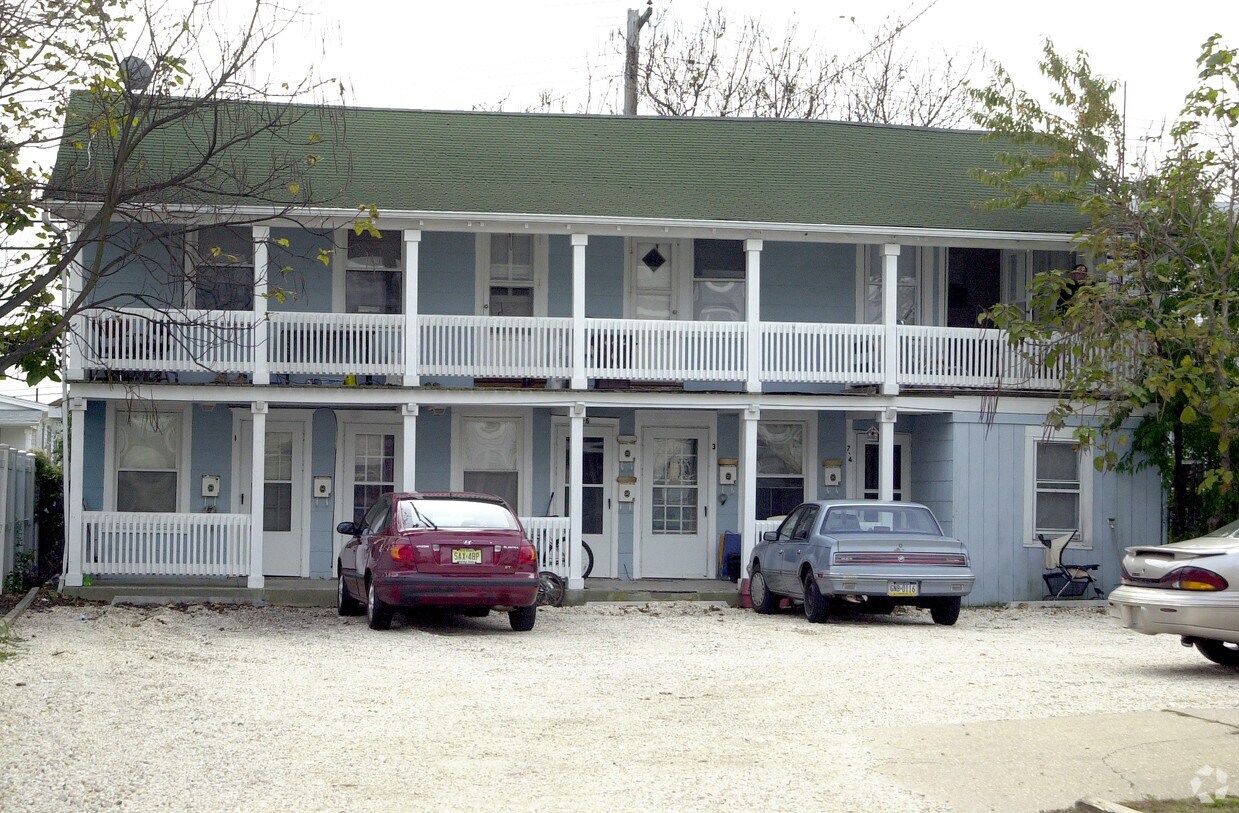 Building Photo - 107 10th Ave
