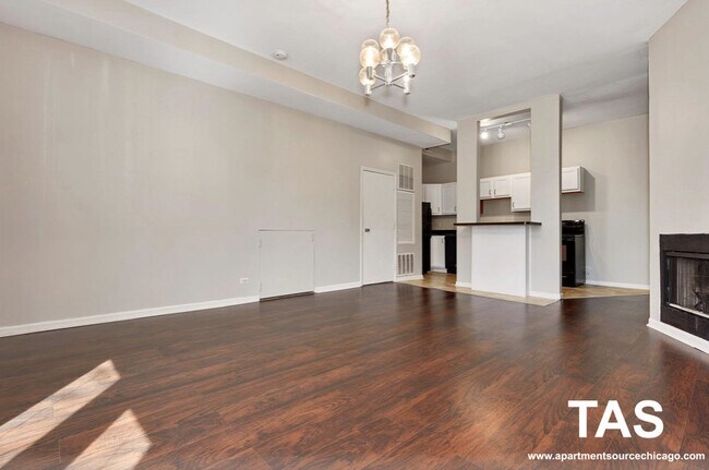 Foto del edificio - 2449 N Marshfield Ave
