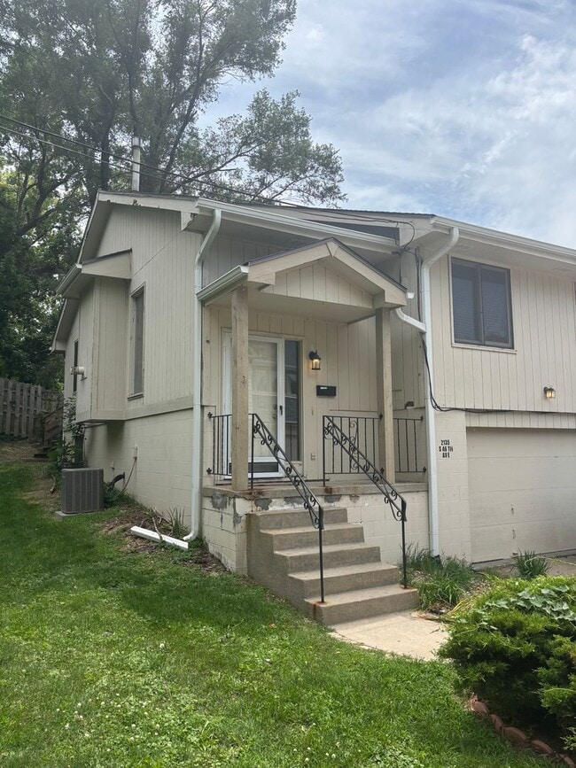 Photo - 2135 S 46th Ave (Omaha, NE) House