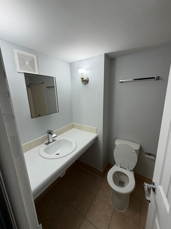 Foto del edificio - 8865 N Swan Rd