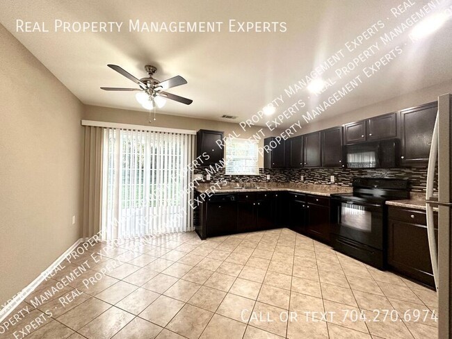 Foto del edificio - **MOVE IN SPECIAL** Charming 4BR/2.5BA Hom...