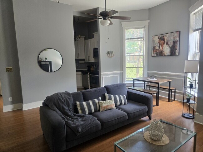 Building Photo - "2-Bed, 1-Bath apartment at South Brook Street, Louisville!"