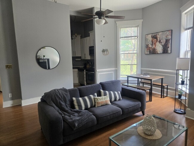 Photo - "2-Bed, 1-Bath apartment at South Brook Street, Louisville!"