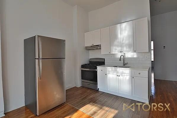 Foto principal - 3 bedroom in BROOKLYN NY 11206