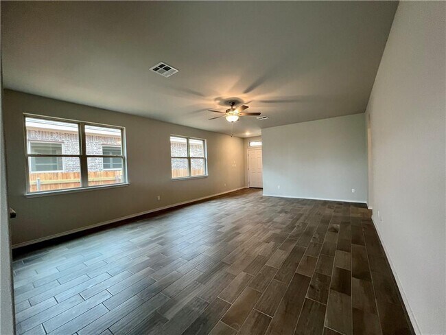 Foto del edificio - 326 Blue Oak Blvd