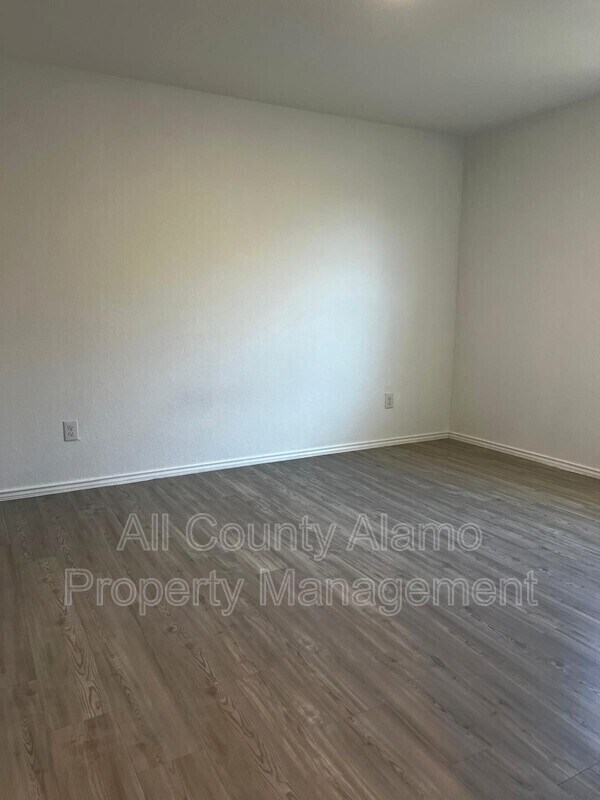 Foto del edificio - 5743 Peak Pt