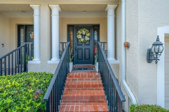 Building Photo - Venetian Harbor 3 bed 2.5 bath + Office/Den & 2 car tandem oversized garage!