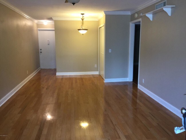 Building Photo - 2043 Dunsford Terrace