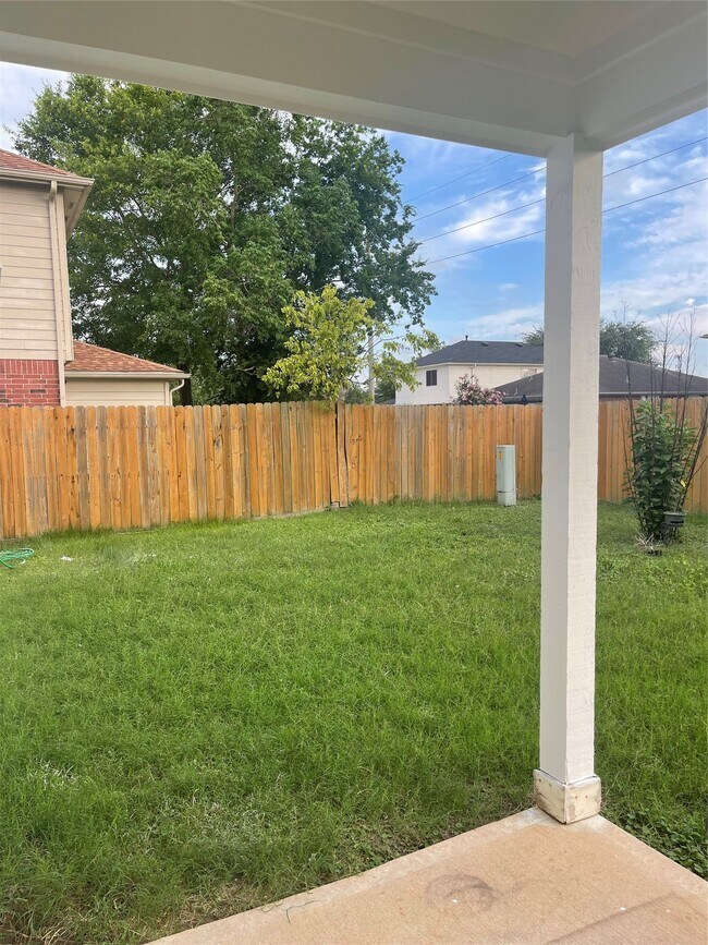 Foto del edificio - 16939 Watering Oaks Ln