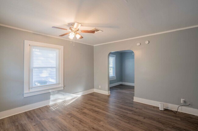 Building Photo - Charming 1-Bedroom/1 Bath duplex for Rent ...