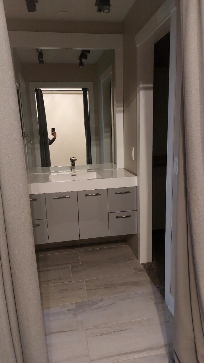 Foto del edificio - 866 S 156th Ave