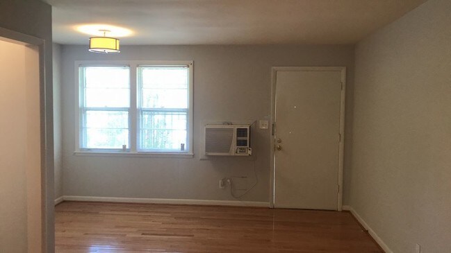 Building Photo - 2 br. Hardwood Floors- Nashville FREE Water