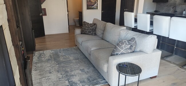 Foto del edificio - 1100 Blue River Pkwy