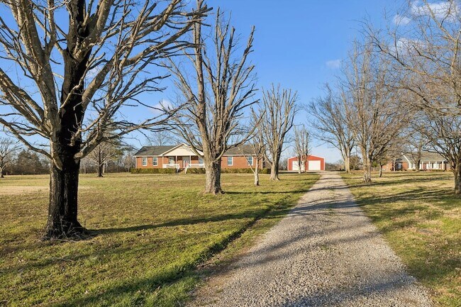 Foto del edificio - 353 Branham Mill Rd