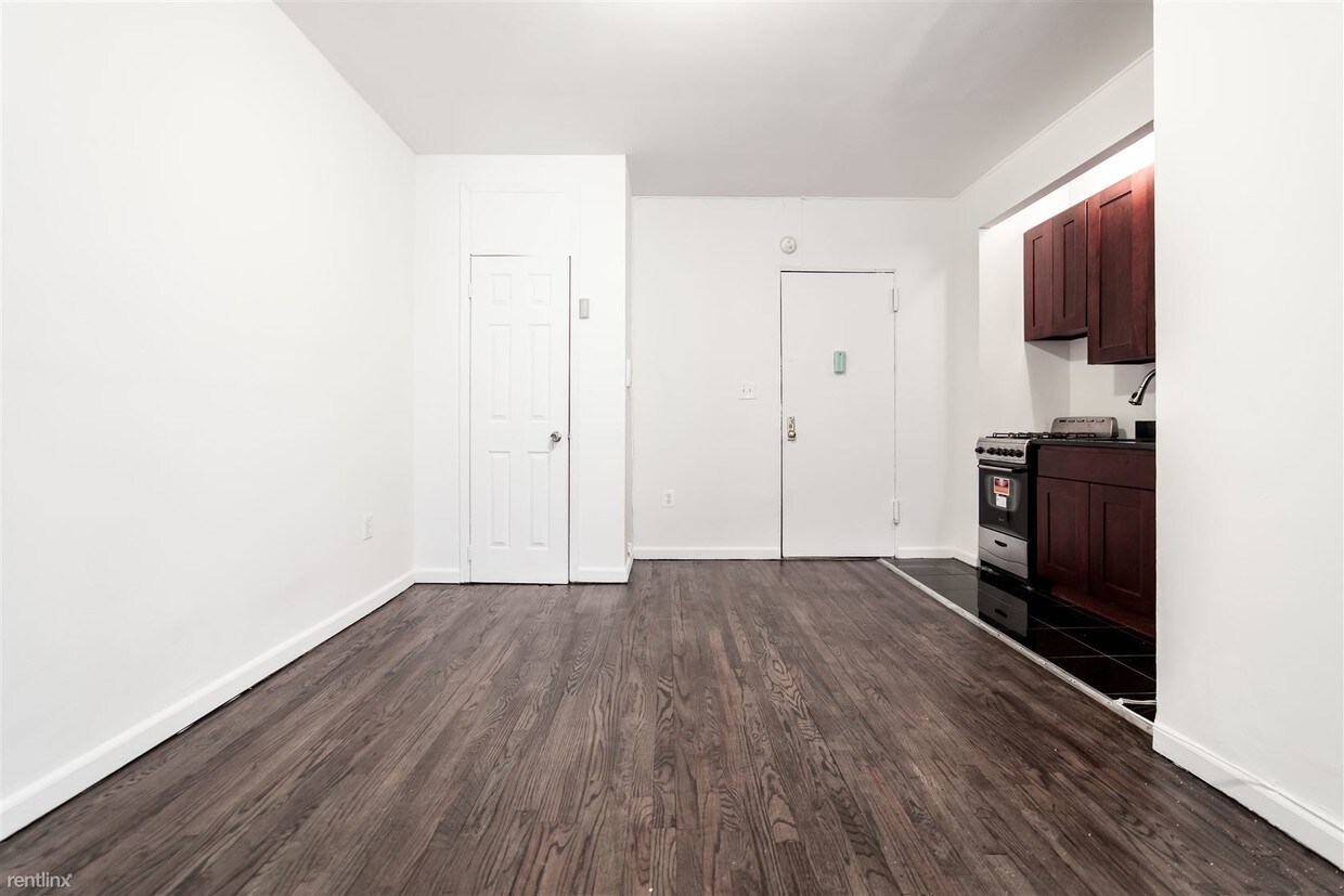 Building Photo - 343 W 46th St