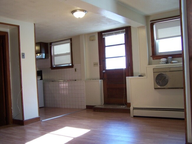 Building Photo - 32 Cherry St