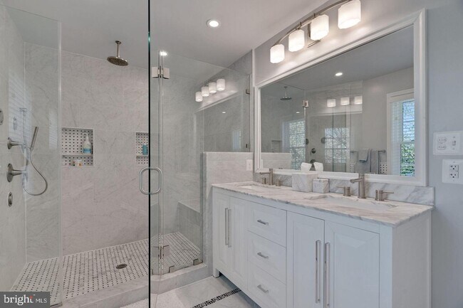 Building Photo - 9913 Rosewood Hill Cir