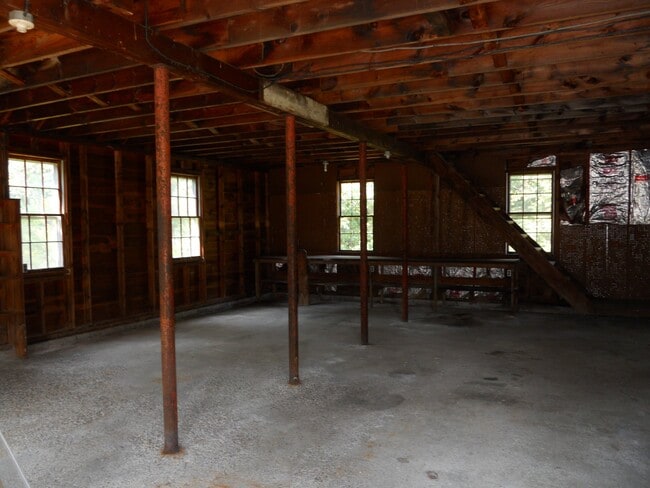 Building Photo - 66 Piscassic Rd
