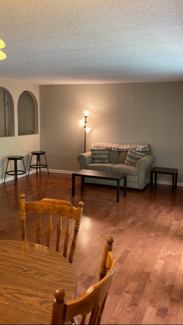 Foto del edificio - 15825 Orlan Brook Dr