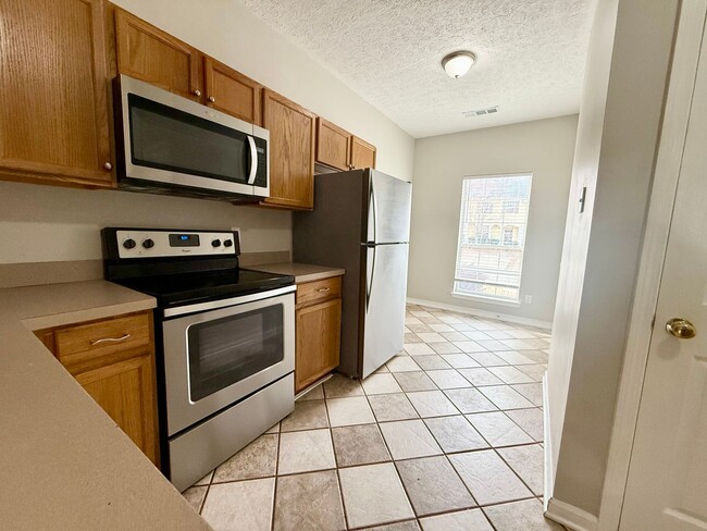 Building Photo - Modern 2-Bedroom Townhome in Prime Carters...