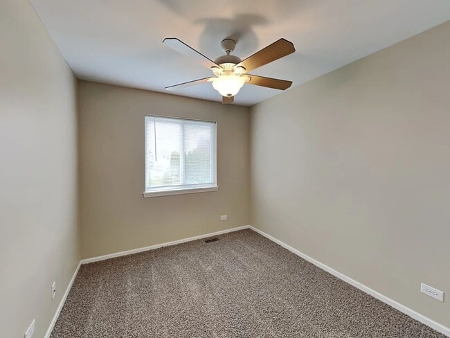 Foto del edificio - 211 Bridlewood Cir