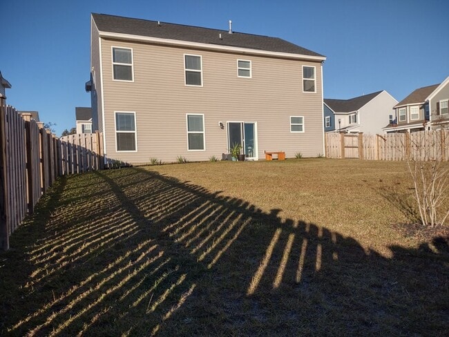 Building Photo - Fabulous Four Bedroom Home in Southeast Columbia!
