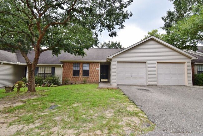 Building Photo - 823 Ashlyn Forest Dr