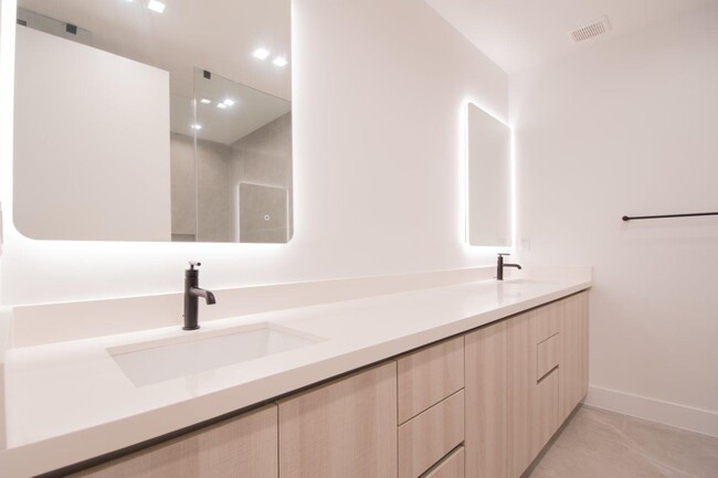 Tocador doble - Somi Townhomes