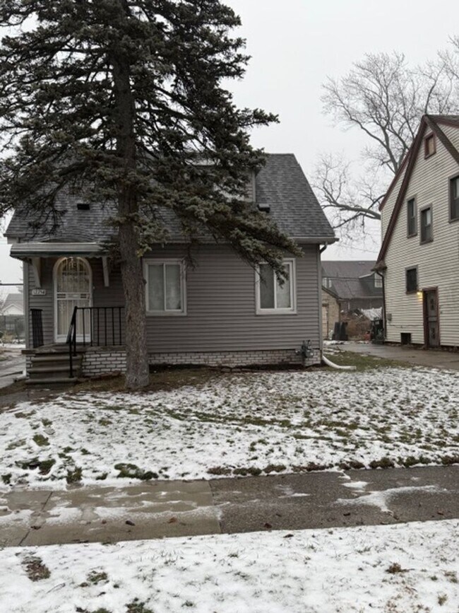 Building Photo - 12754 Mendota St