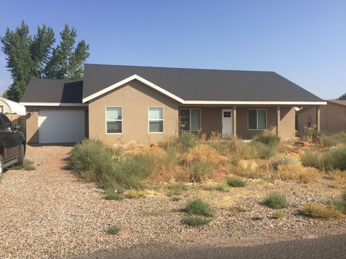 Primary Photo - 632 W Aspen Dr