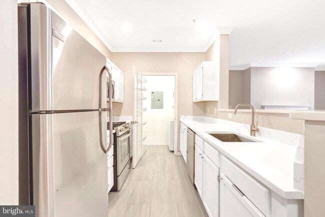 Foto del edificio - 1701 Lake Shore Crest Dr