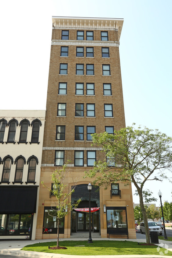 Building Photo - Elaine Apartments