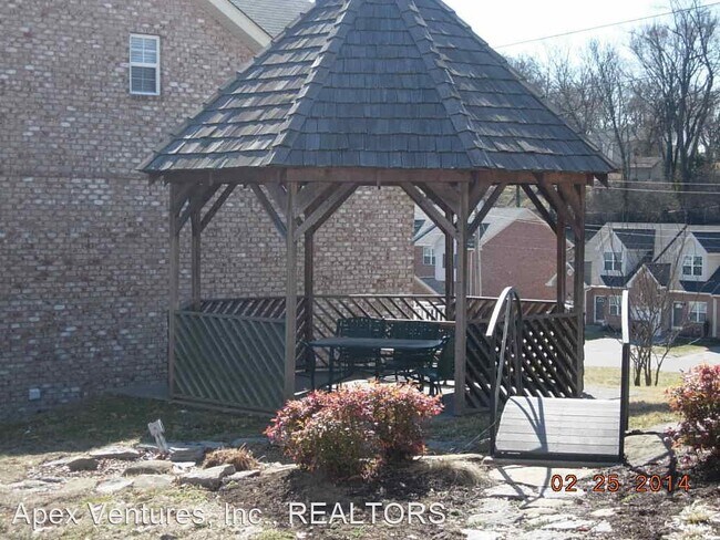 Foto del edificio - 743 Spence Enclave Ln