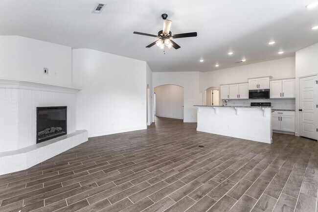 Building Photo - This home truly combines comfort, style, and convenience