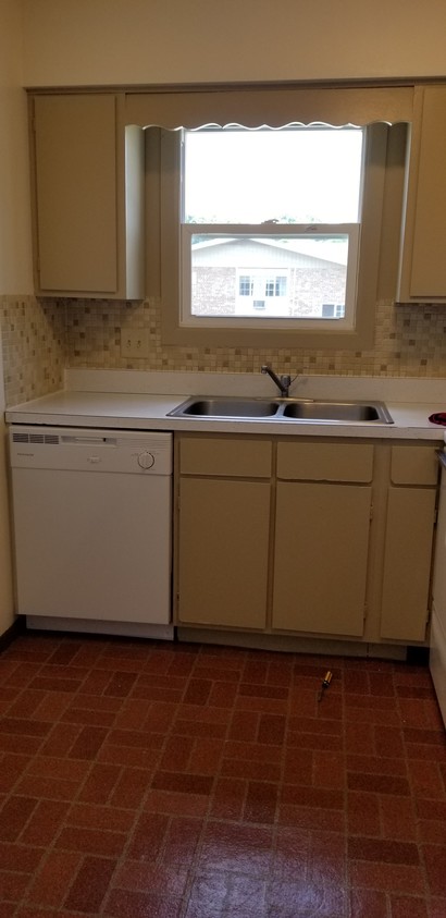 Kitchen - 112 Twin Oaks Dr