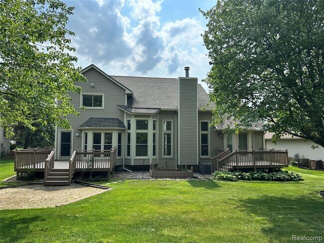 Foto del edificio - 28240 Golf Pointe Blvd