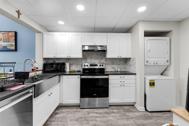 Building Photo - 6701 SW 116th Ct