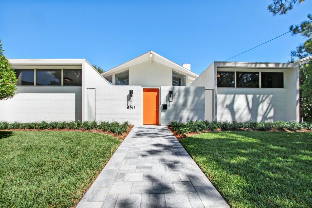 Primary Photo - 4311 Venetia Boulevard