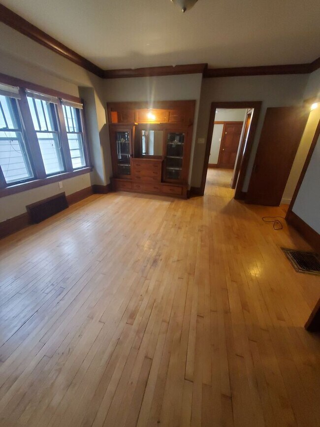 Foto del edificio - 2463 N Bartlett Ave