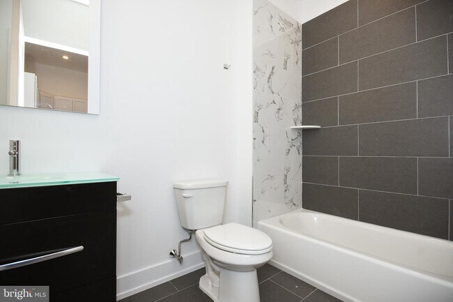 Foto del edificio - 6164 Ridge Ave