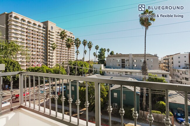 Foto del edificio - 147 S Doheny Dr