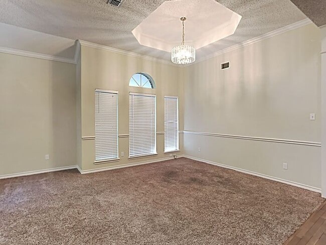 Building Photo - No Application Fees* $1000 off 1st months ...