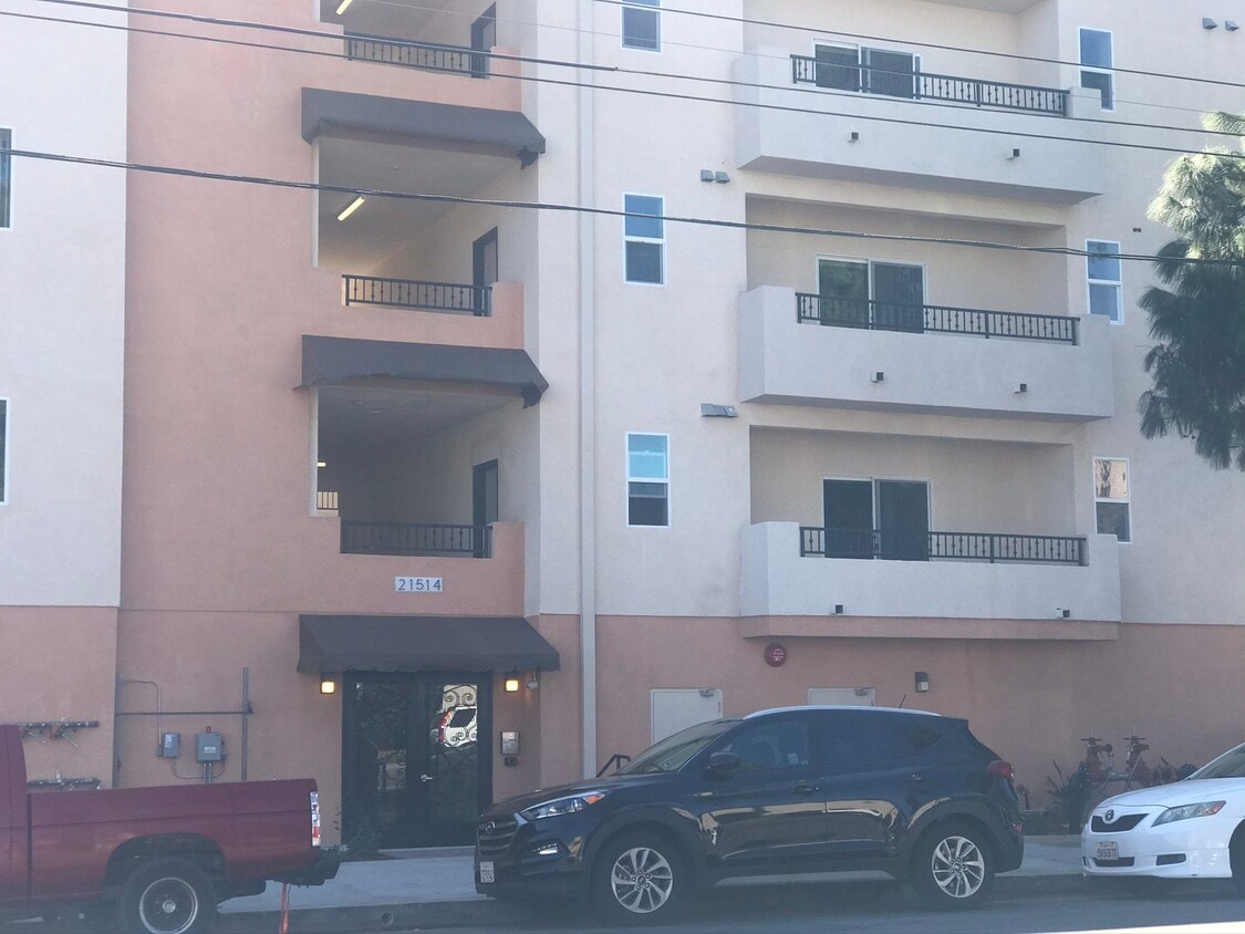 21514 Saticoy St Unit 305, Canoga Park, CA 91304 Apartments in Canoga
