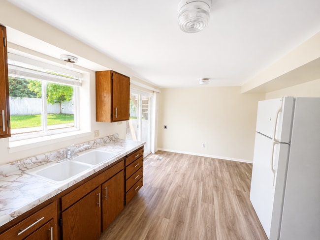 Building Photo - Cute apartment in Provo.