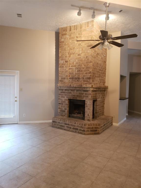 Building Photo - 2122 Creekshire Dr