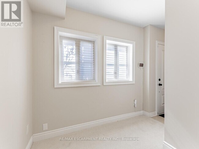 Building Photo - 2163 Lillykin St