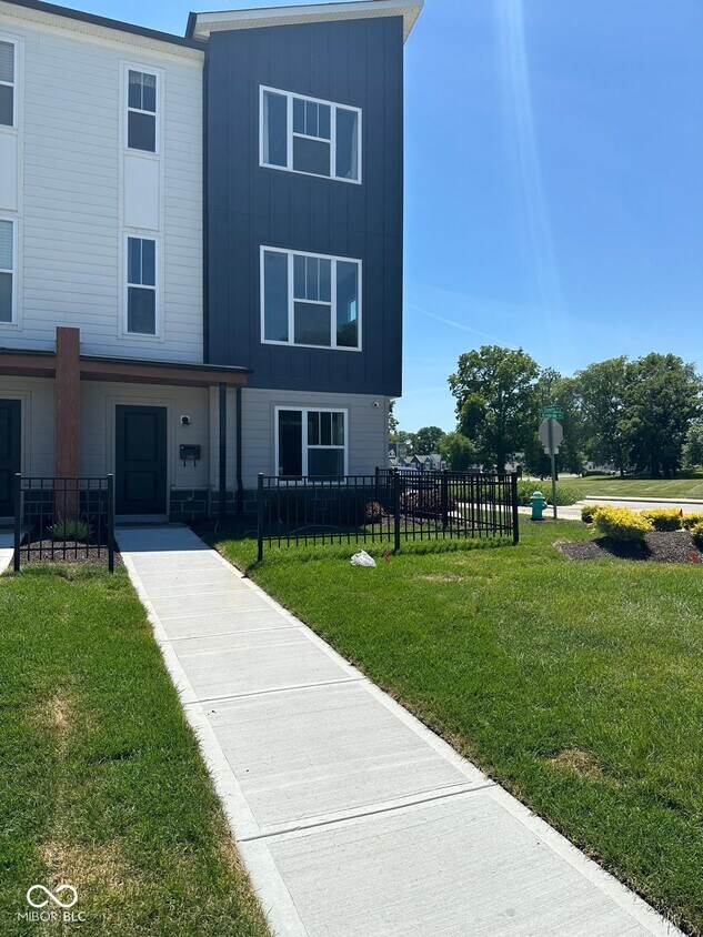 Foto principal - 2953 Kirkbride Way