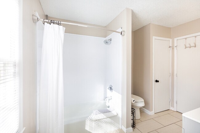 Foto del edificio - 6012 Old Coach Rd